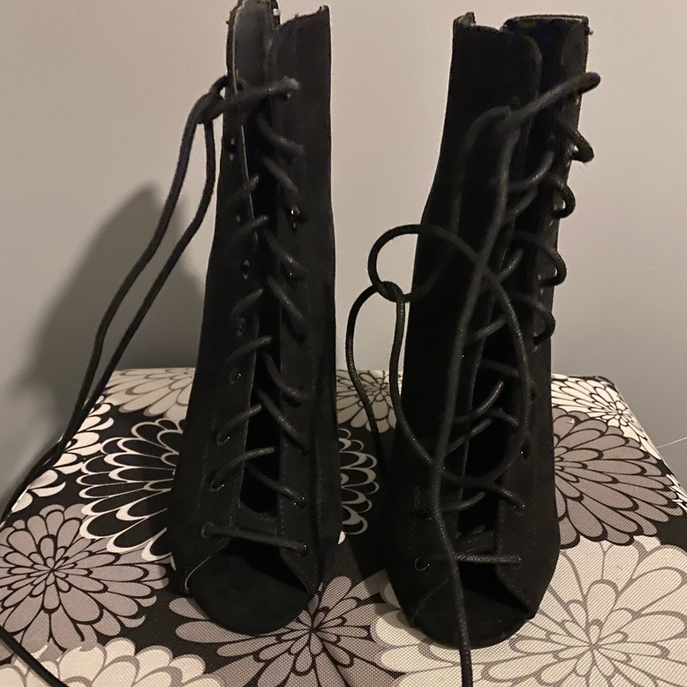 High Tied Heels - Picture 1 of 5